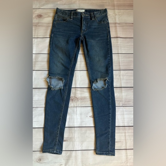 Free People Destroyed Skinny Jeans Destresed size 24 woman’s Strech - Picture 2 of 6